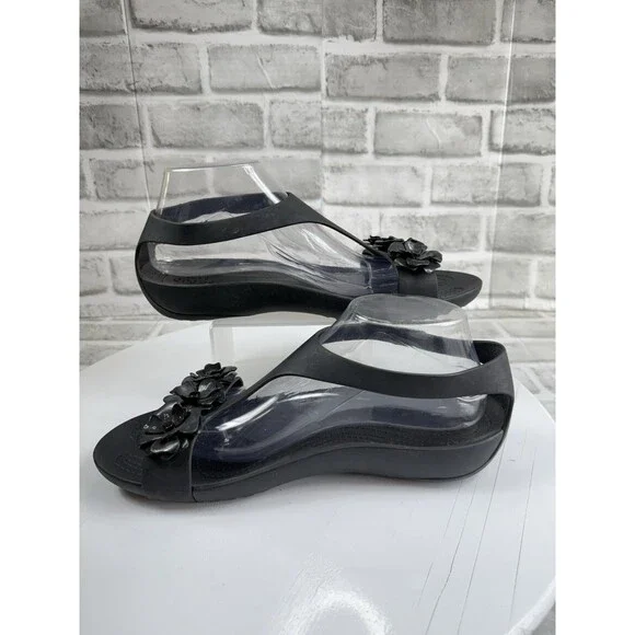 Crocs Serena Women's Size 11 Black T Strap Floral Embellish Bach Summer Sandals - Picture 4 of 12